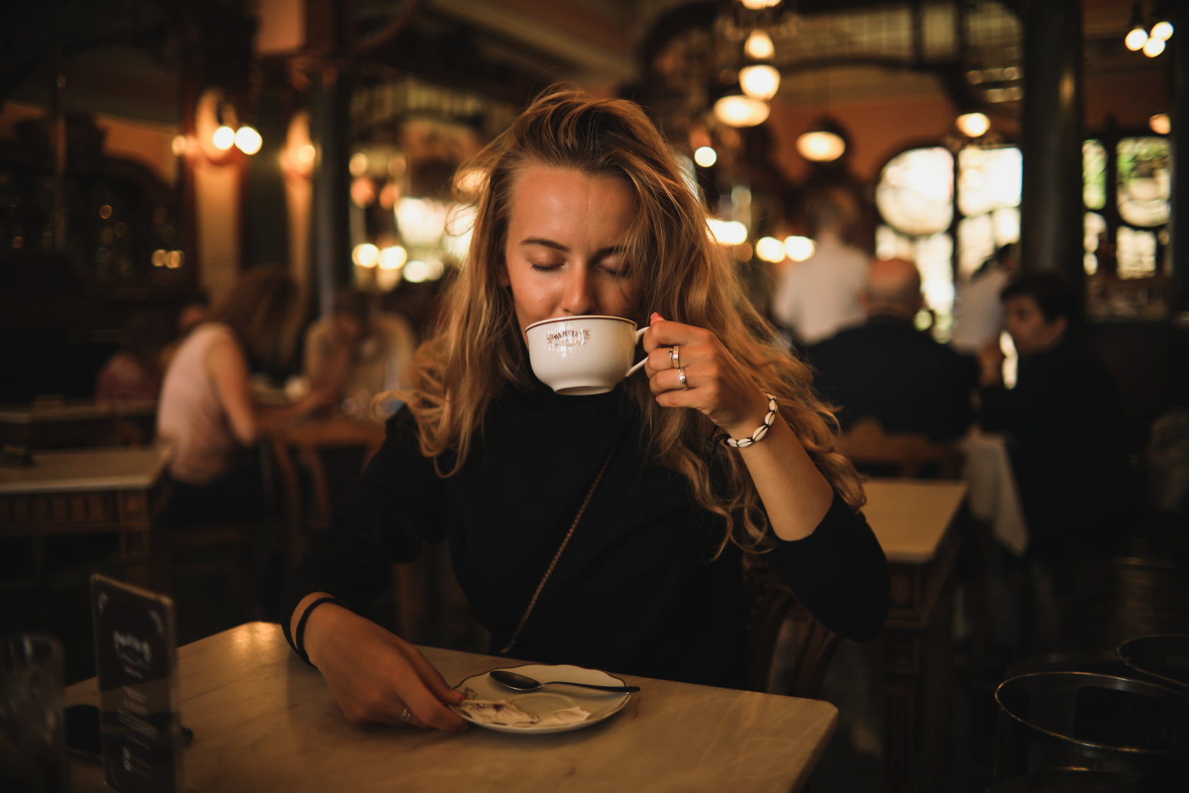 Domówka dla singli vs. Szybkie Randki